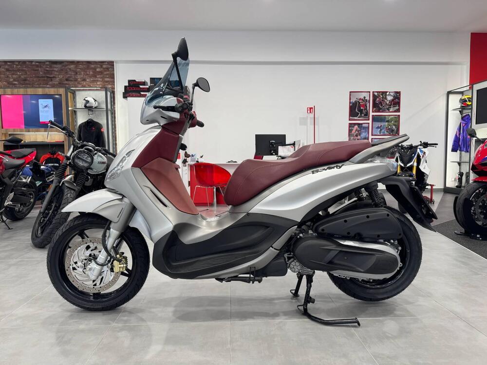 Piaggio Beverly 350 ABS (2016 - 20) (3)