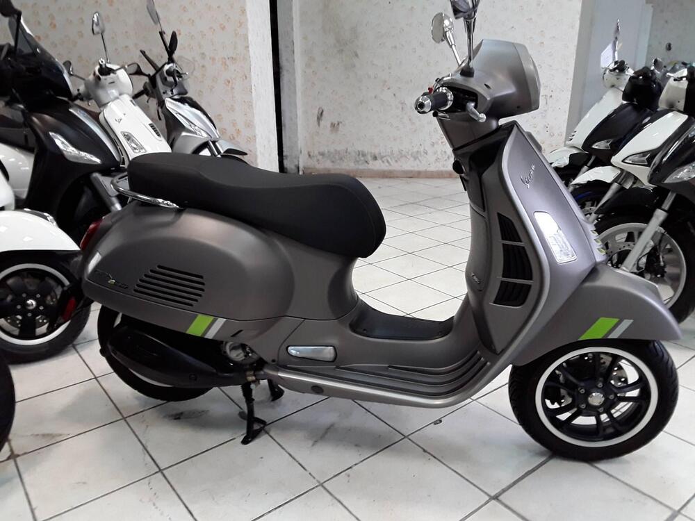 Vespa GTS 300 Supertech Hpe (2021 - 22) (4)