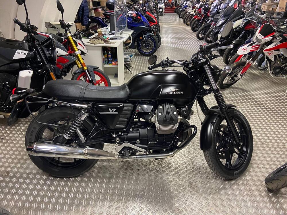 Moto Guzzi V7 Stone (2012 - 15) (2)