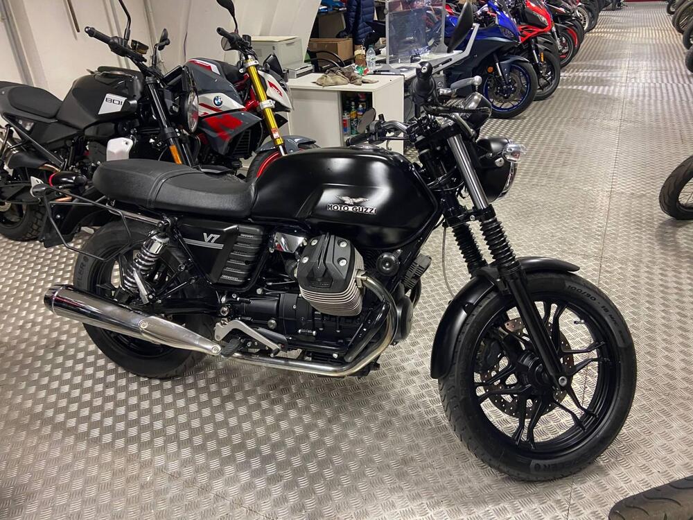 Moto Guzzi V7 Stone (2012 - 15) (3)