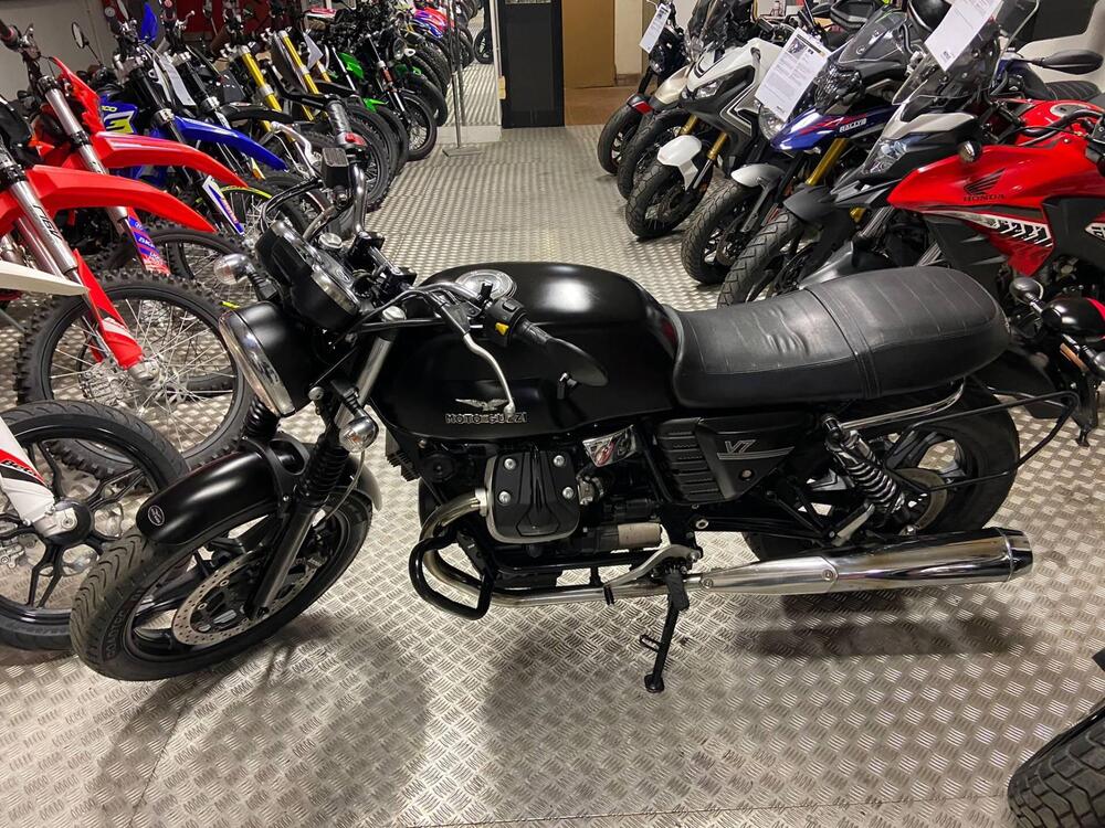 Moto Guzzi V7 Stone (2012 - 15) (4)