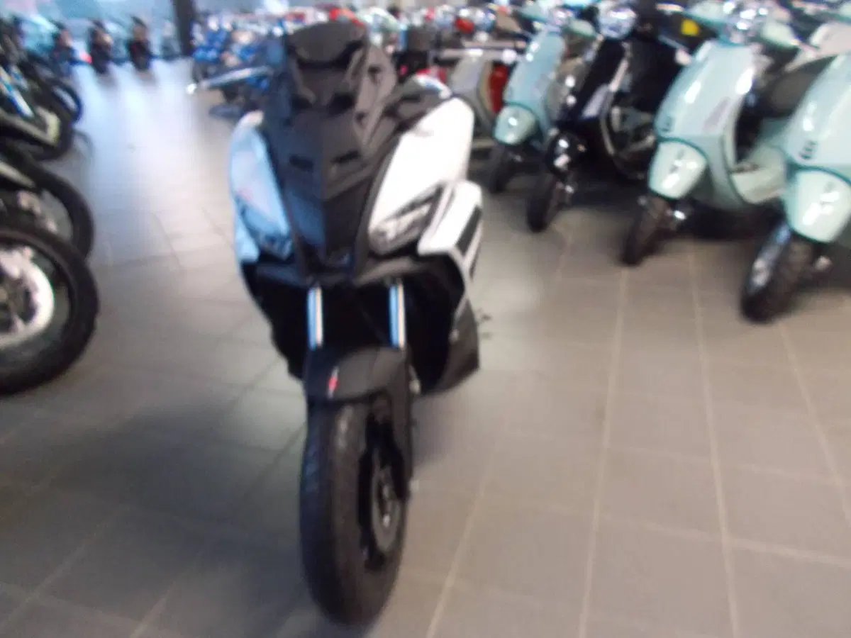 Aprilia SR GT 200 (2022 - 24) (8)