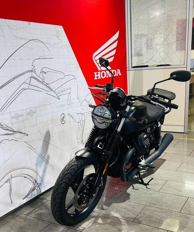 Moto Guzzi V7 Stone Centenario (2021 - 22) (3)