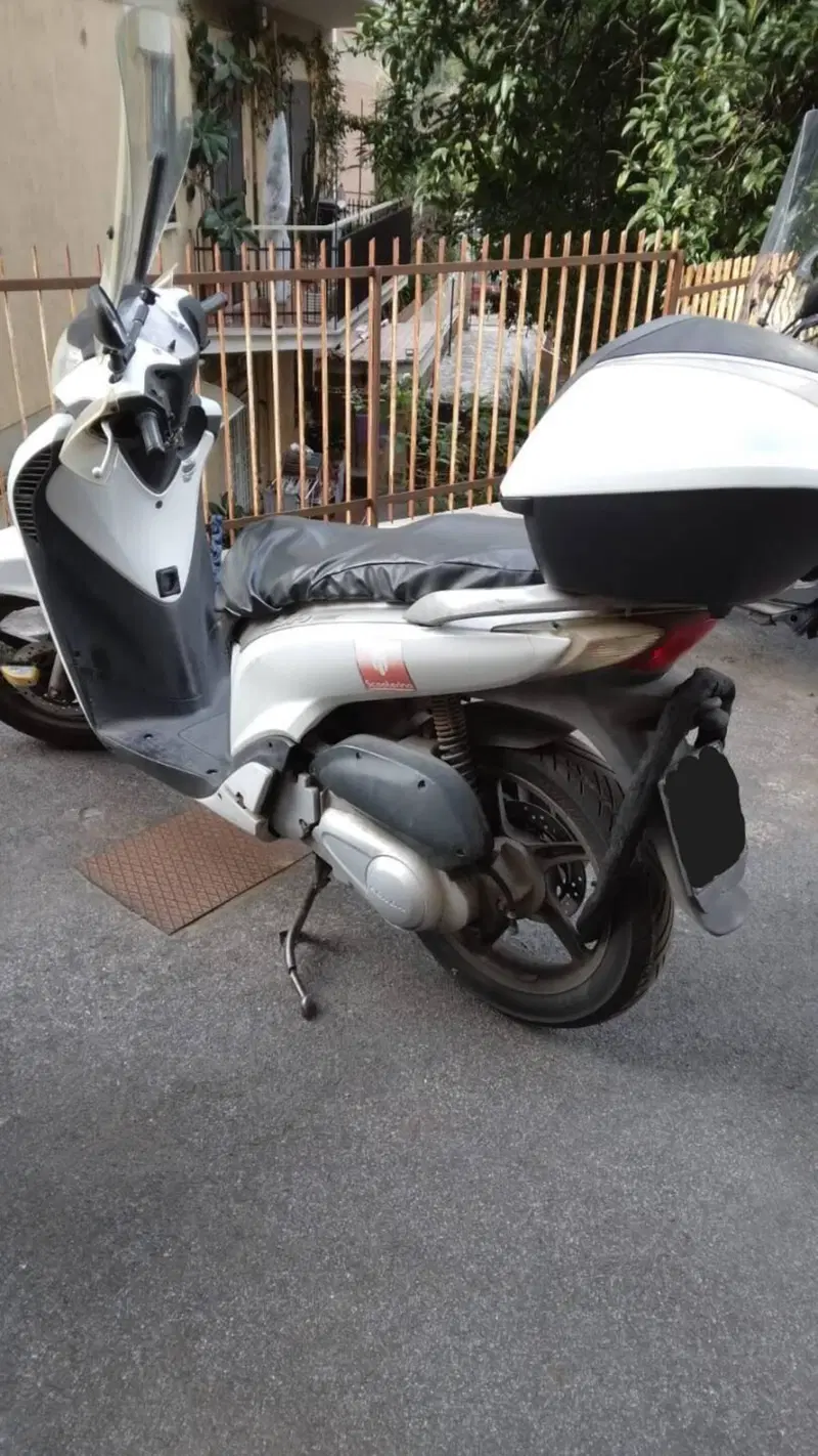 Honda SH 125 i (2009 - 12) (2)