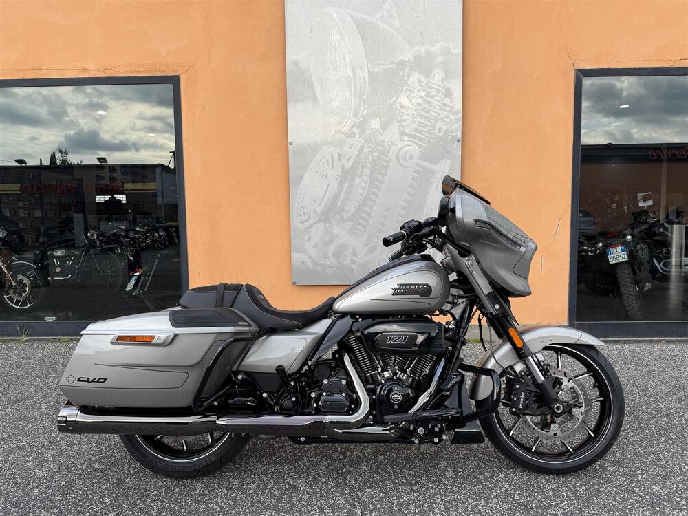 Harley-Davidson CVO Street Glide (2023)