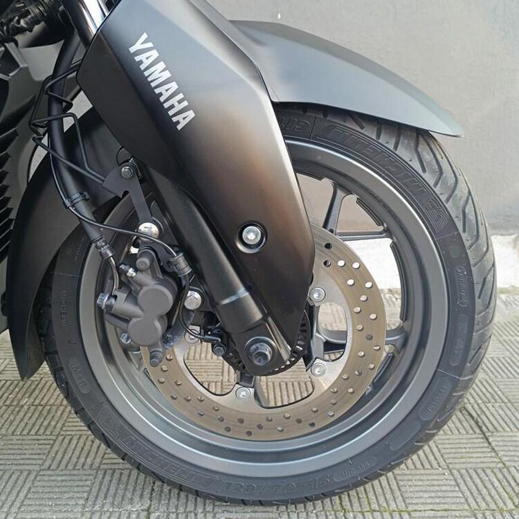 Yamaha X-Max 300 Tech Max (2021 - 24) (4)