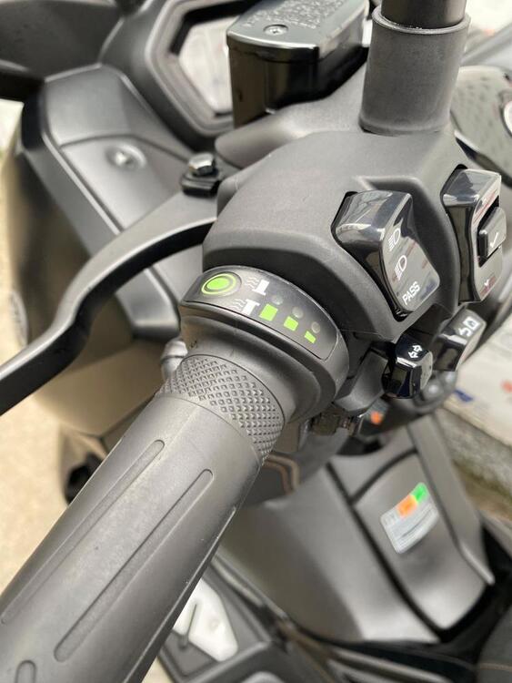 Yamaha X-Max 300 Tech Max (2021 - 24) (5)