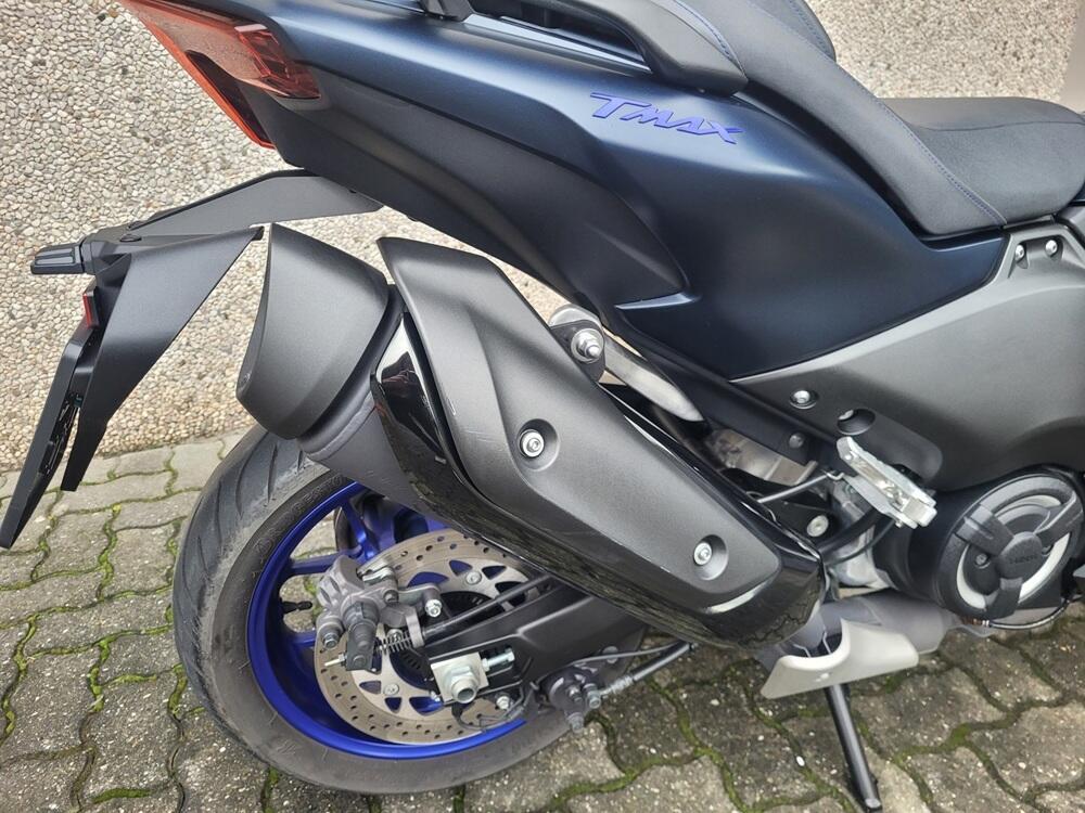 Yamaha T-Max 560 (2022 - 24) (4)