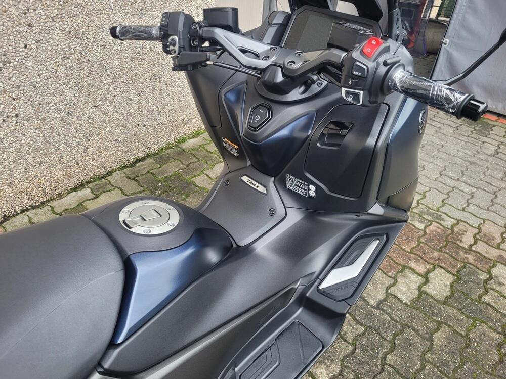 Yamaha T-Max 560 (2022 - 24) (3)