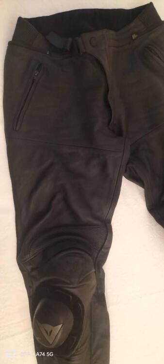 Giacca e pantaloni in pelle in ottimo stato Dainese (5)