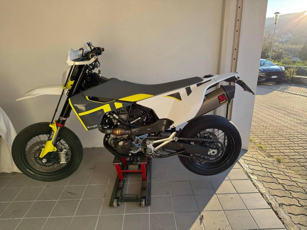 Husqvarna 701 Supermoto (2020)