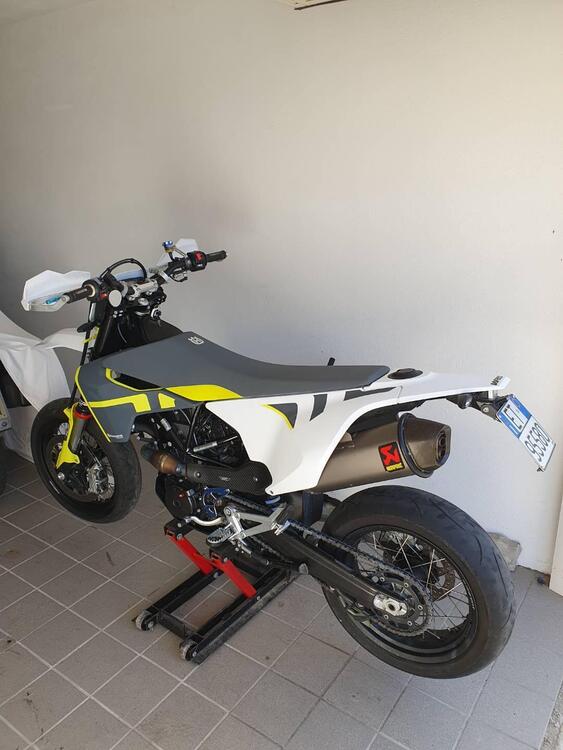 Husqvarna 701 Supermoto (2020) (2)