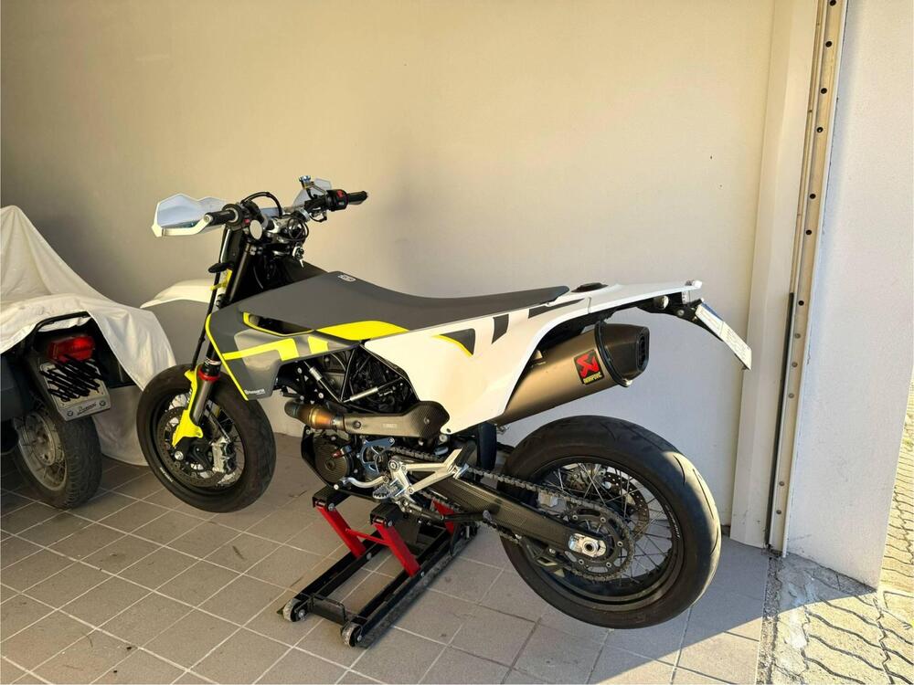 Husqvarna 701 Supermoto (2020) (3)