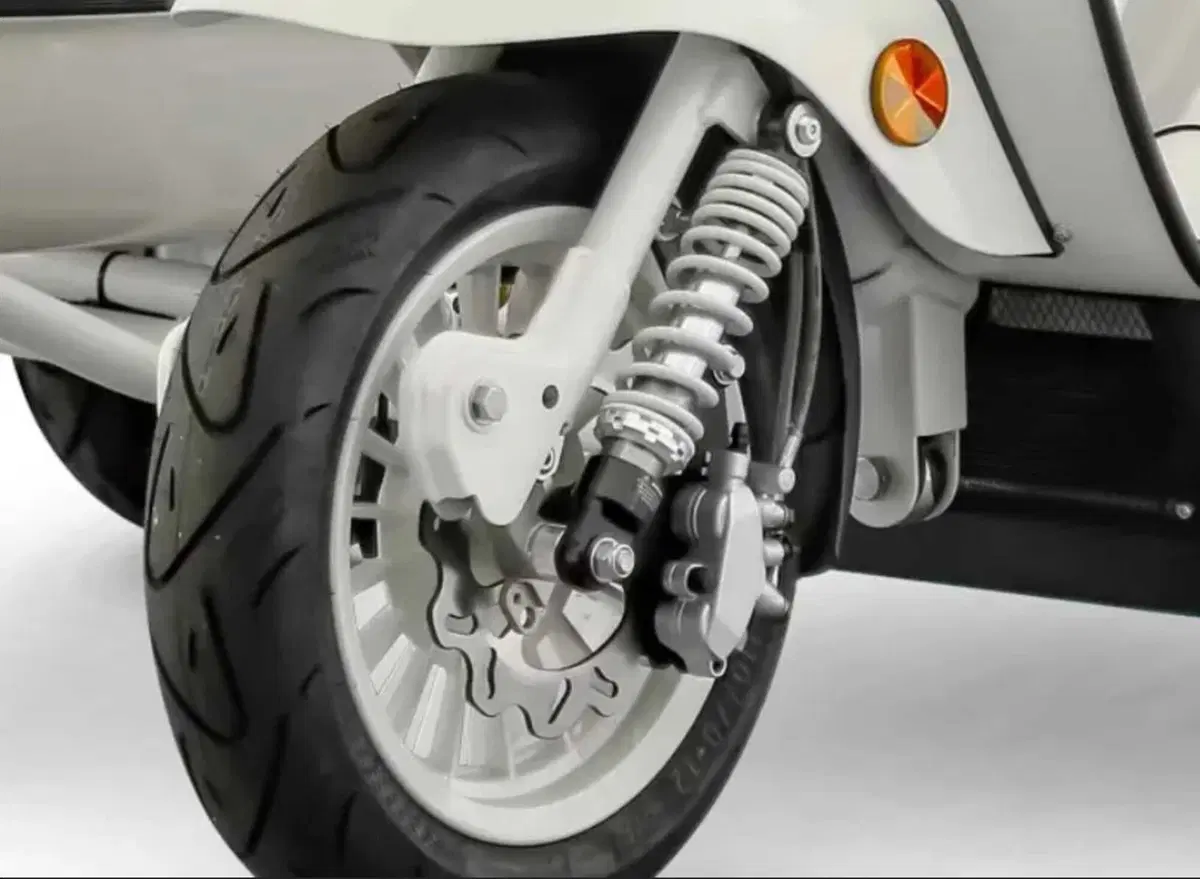 Royal Alloy Sidecar GP 350: l’inglese, prodotto in Cina e che fa tanto Italia [GALLERY] (2)
