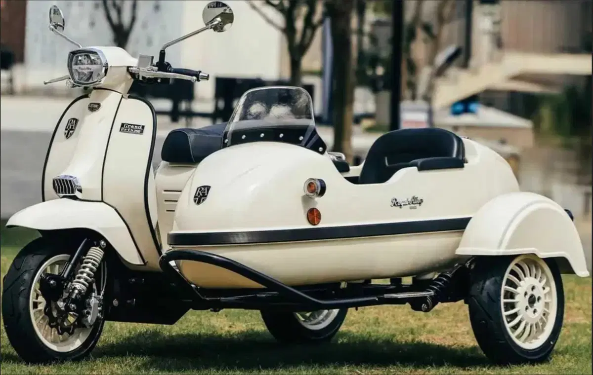 Royal Alloy Sidecar GP 350: l’inglese, prodotto in Cina e che fa tanto Italia [GALLERY] (4)