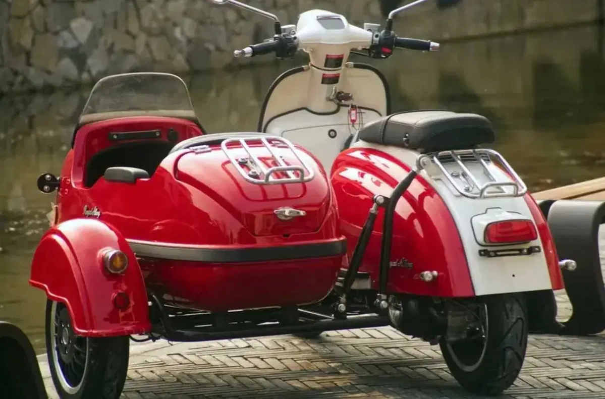 Royal Alloy Sidecar GP 350: l’inglese, prodotto in Cina e che fa tanto Italia [GALLERY] (5)