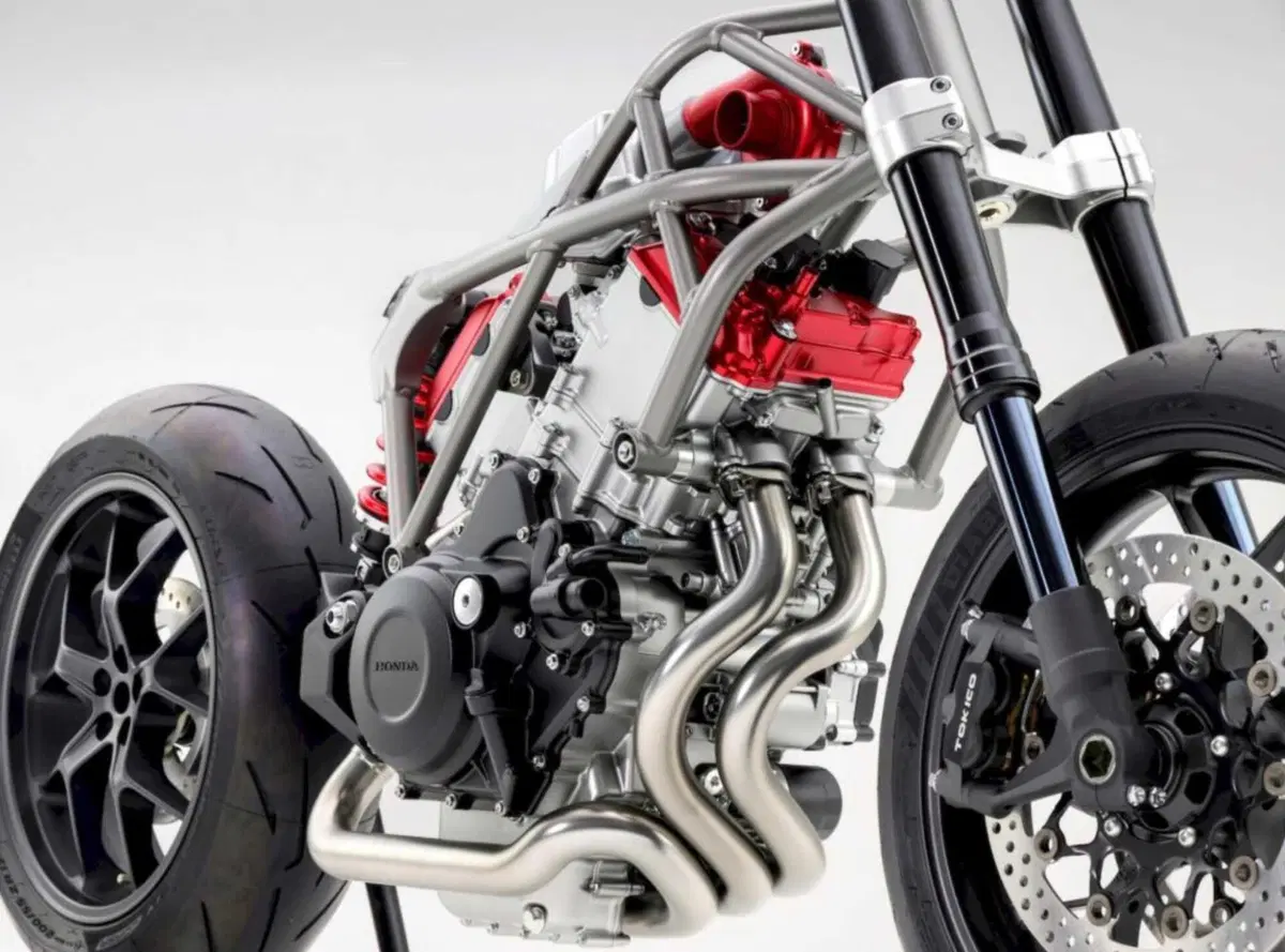 Honda V3 con compressore elettronico: sarà questo il futuro delle moto sportive? (3)