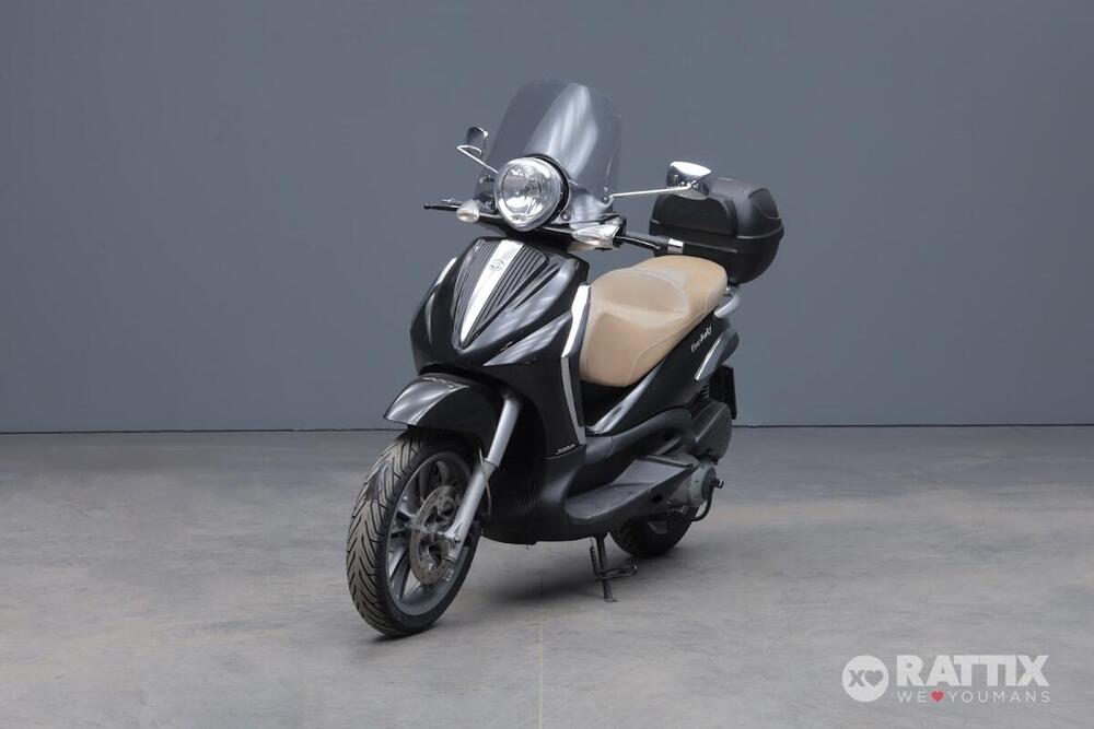 Piaggio Beverly Tourer 300 (2)