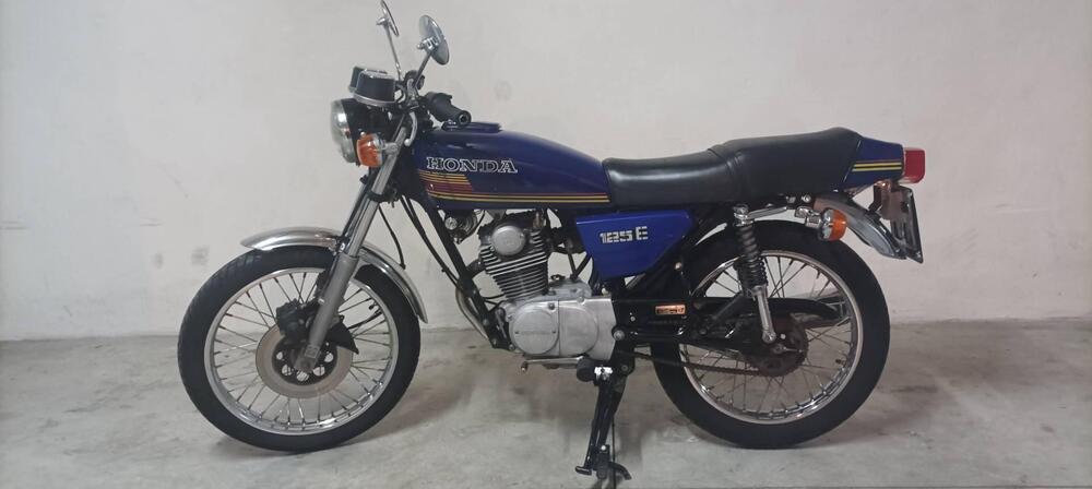 Honda CB125E (2)