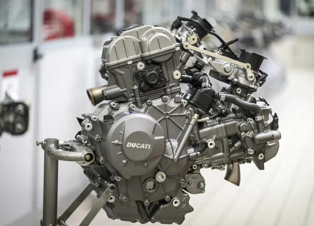 Ducati Panigale V2: meno peso .. meno impegno (4)