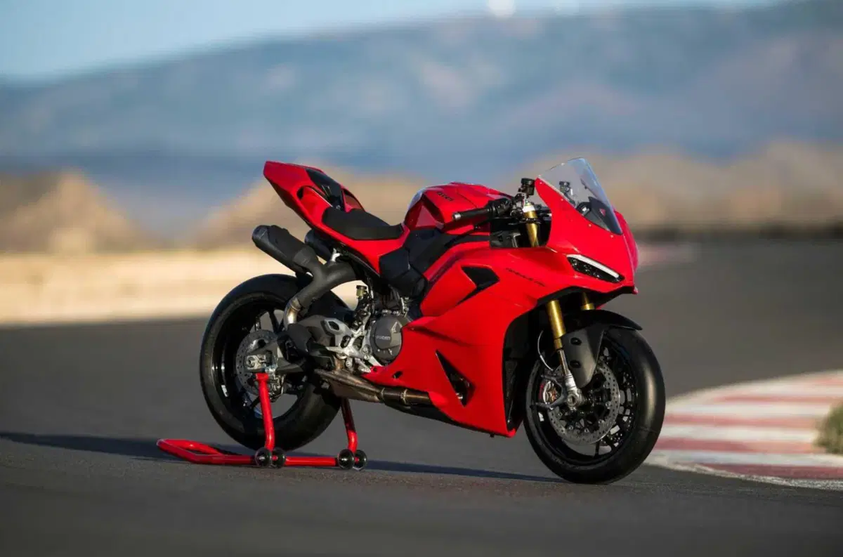 Ducati Panigale V2: meno peso .. meno impegno (6)