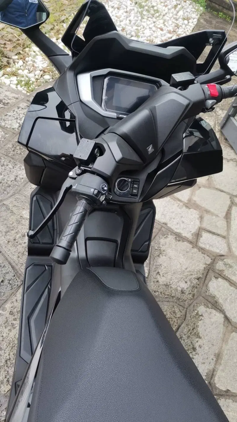 Honda Forza 350 (2025 - 26) (4)