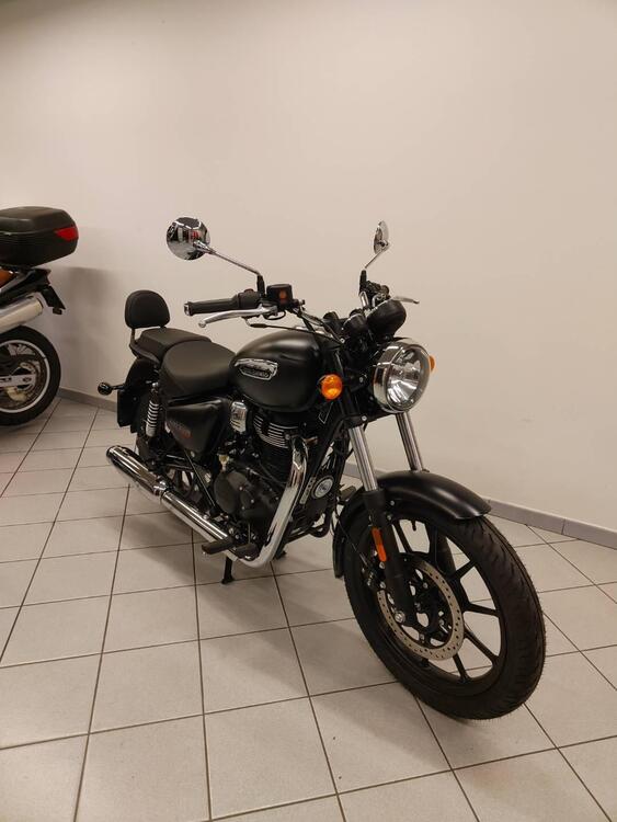 Royal Enfield Meteor 350 Stellar (2021 - 25) (3)