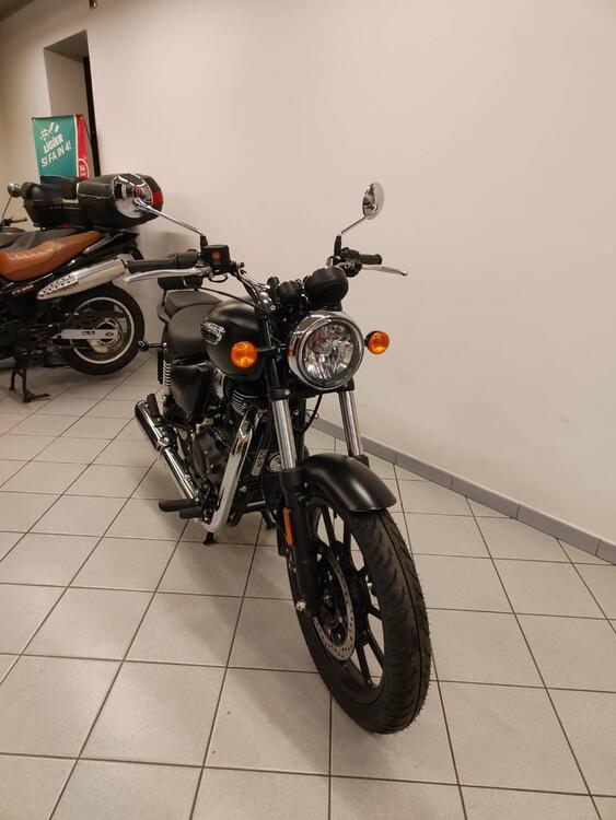 Royal Enfield Meteor 350 Stellar (2021 - 25) (4)