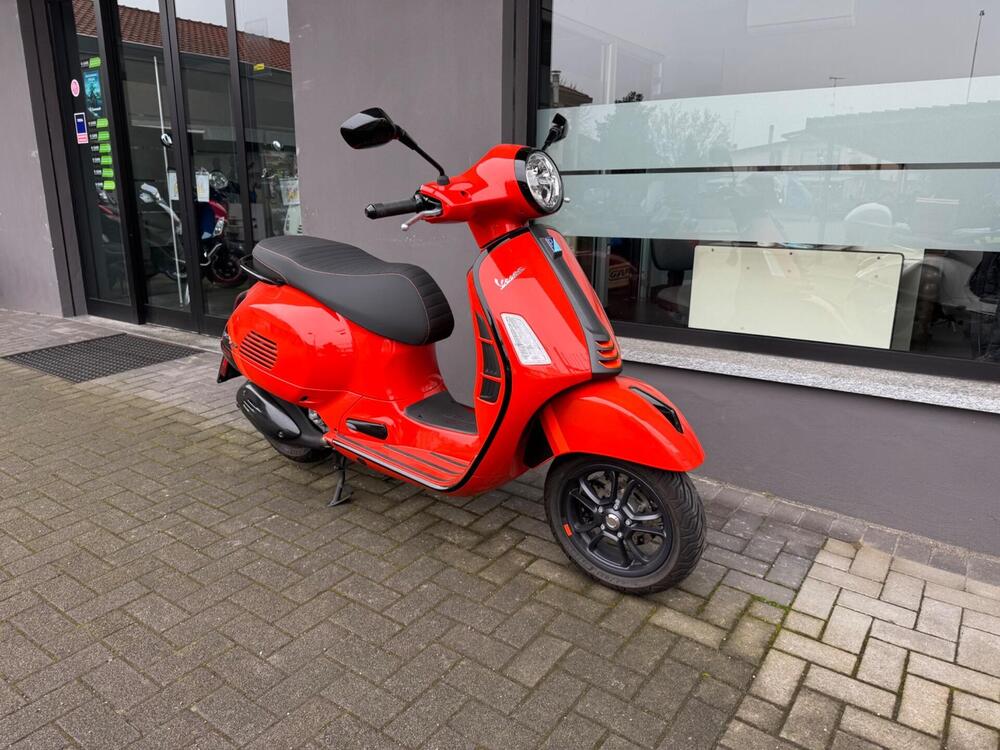 Vespa GTS 300 Super Sport (2023 - 24) (2)