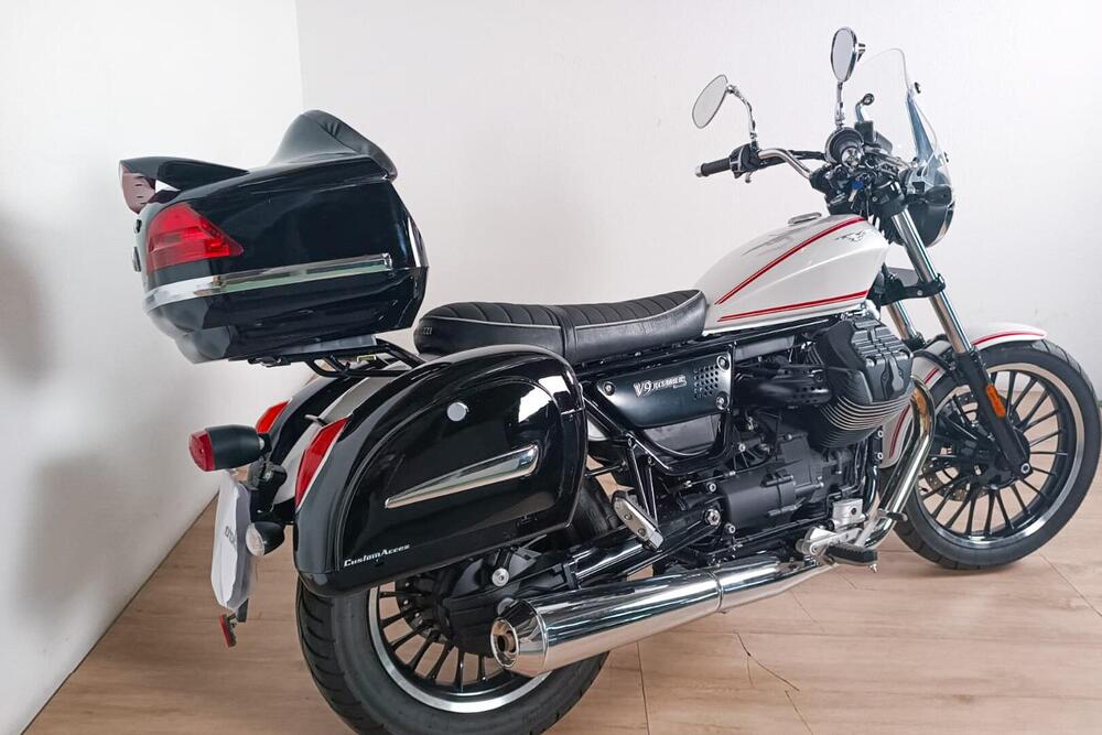 Moto Guzzi V9 Bobber (2016 - 18) (3)