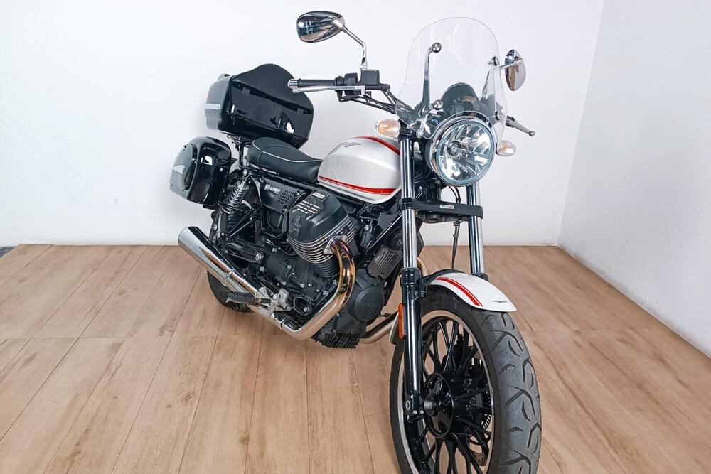 Moto Guzzi V9 Bobber (2016 - 18) (2)