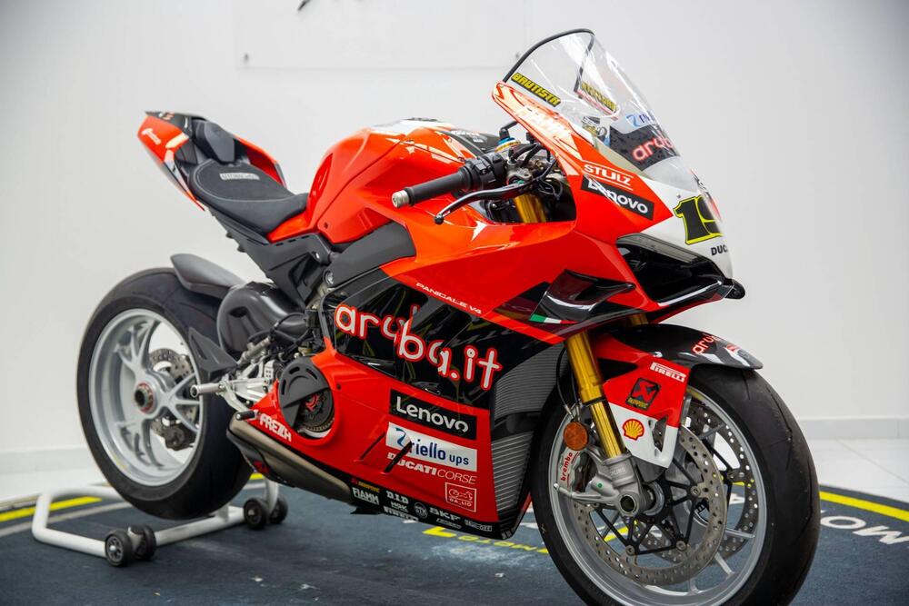 Ducati Panigale V4 Bautista 2022 World Champion Replica (2023) (2)