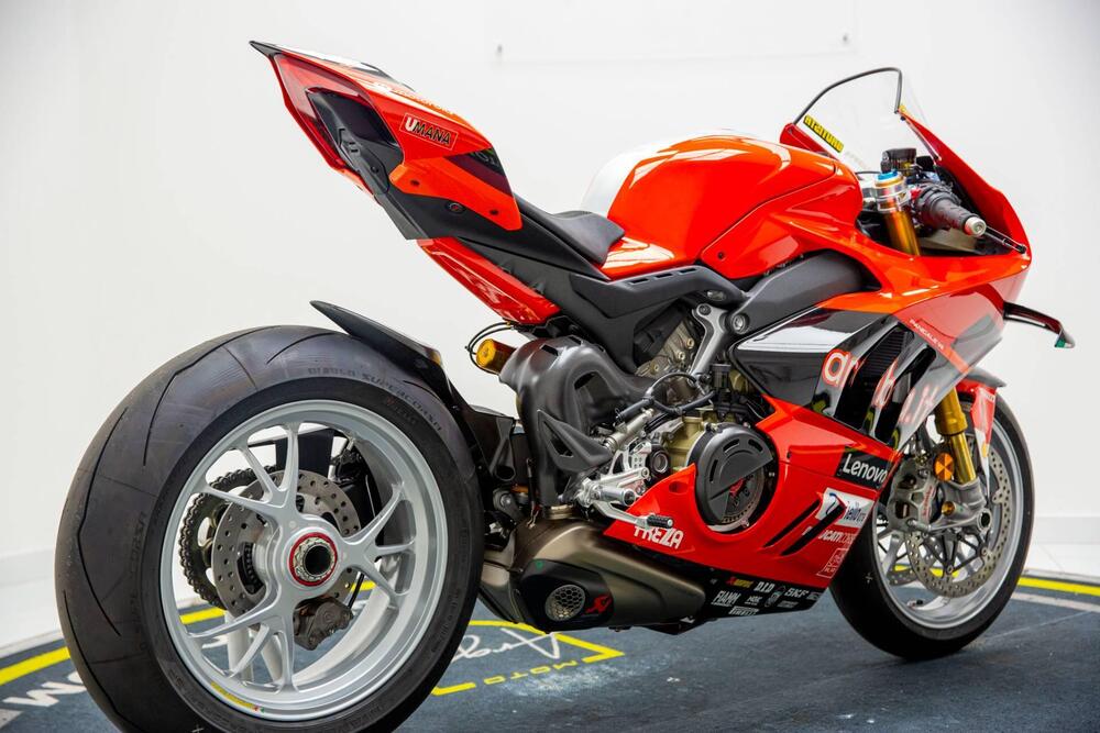 Ducati Panigale V4 Bautista 2022 World Champion Replica (2023) (4)