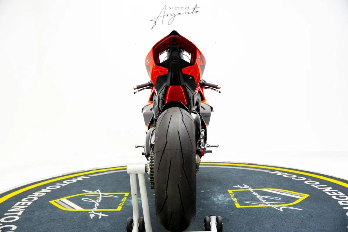 Ducati Panigale V4 Bautista 2022 World Champion Replica (2023) (7)