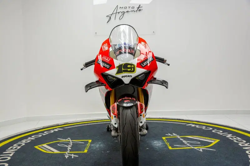 Ducati Panigale V4 Bautista 2022 World Champion Replica (2023) (6)