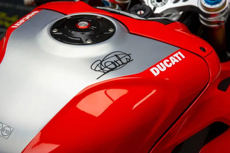 Ducati Panigale V4 Bautista 2022 World Champion Replica (2023) (14)