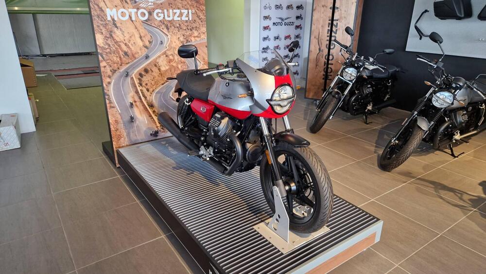 Moto Guzzi V7 Stone Corsa (2023 - 25) (2)