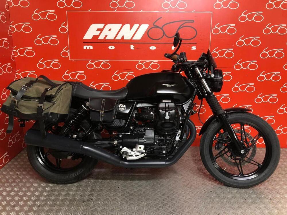 Moto Guzzi V7 Stone (2021 - 25)