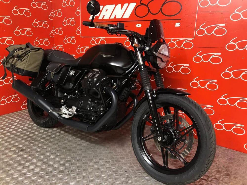 Moto Guzzi V7 Stone (2021 - 25) (2)