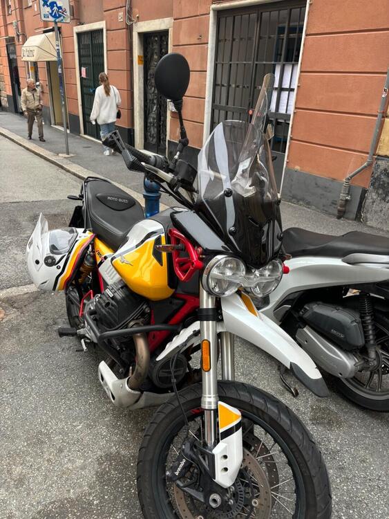 Moto Guzzi V85 TT Evocative Graphics (2019 - 20) (2)