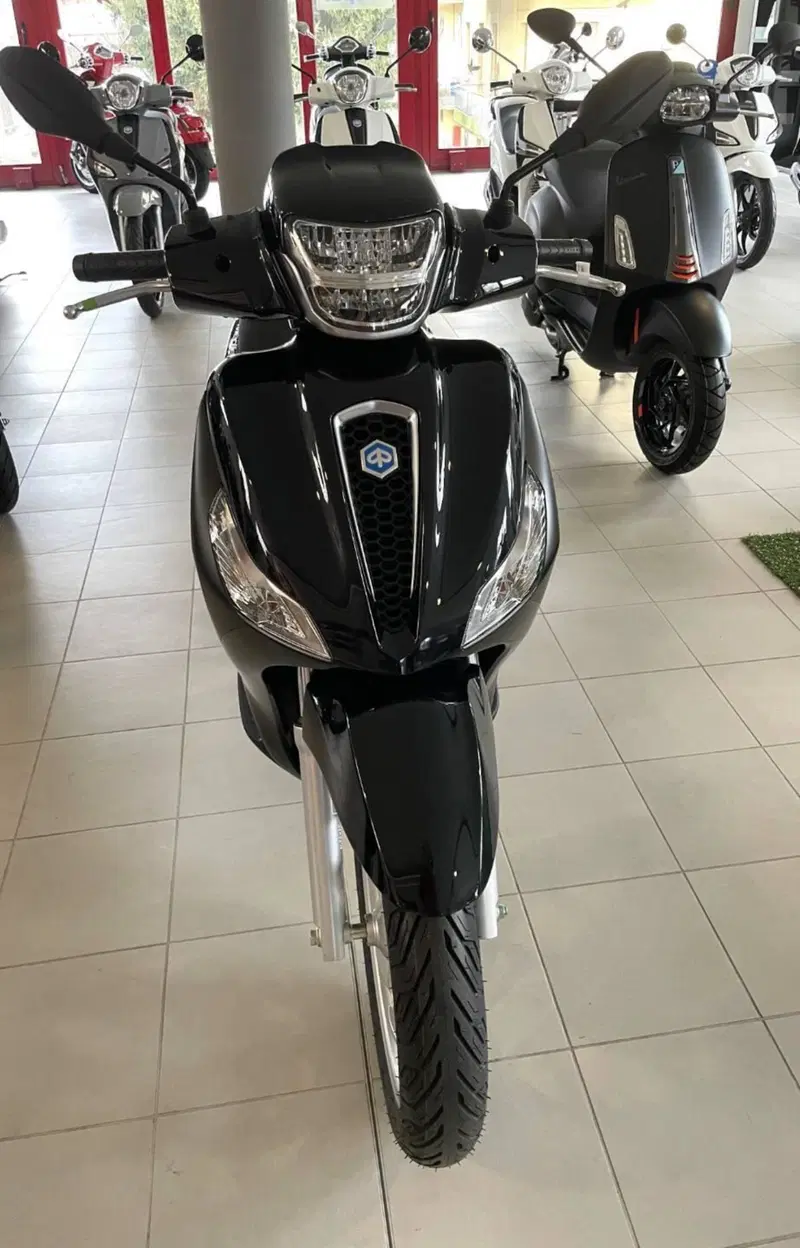 Piaggio Medley 200 (2025 - 26) (2)