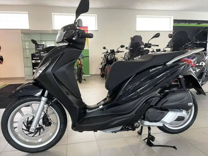 Piaggio Medley 200 (2025 - 26) (3)