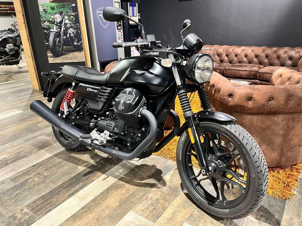 Moto Guzzi V7 III Stone (2017 - 20)