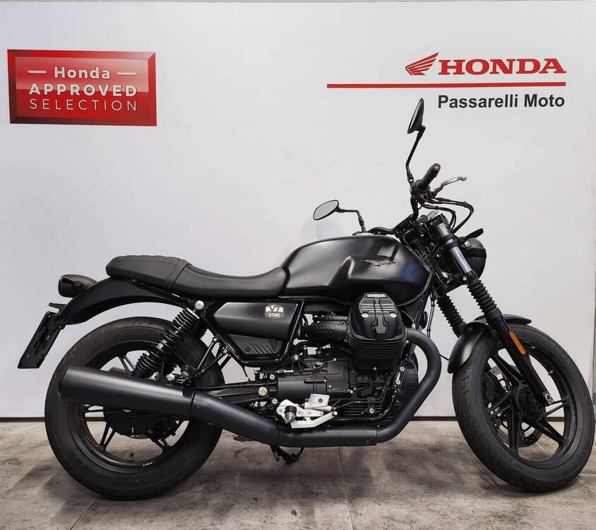 Moto Guzzi V7 Stone (2021 - 25) (3)