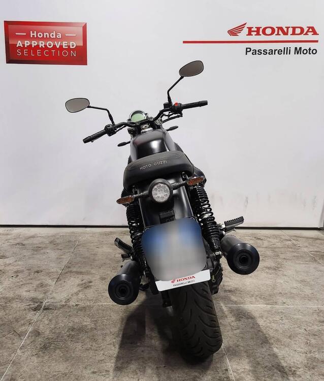 Moto Guzzi V7 Stone (2021 - 25) (4)