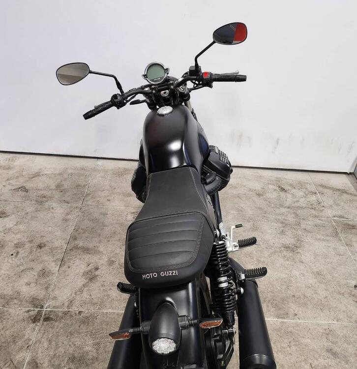 Moto Guzzi V7 Stone (2021 - 25) (5)