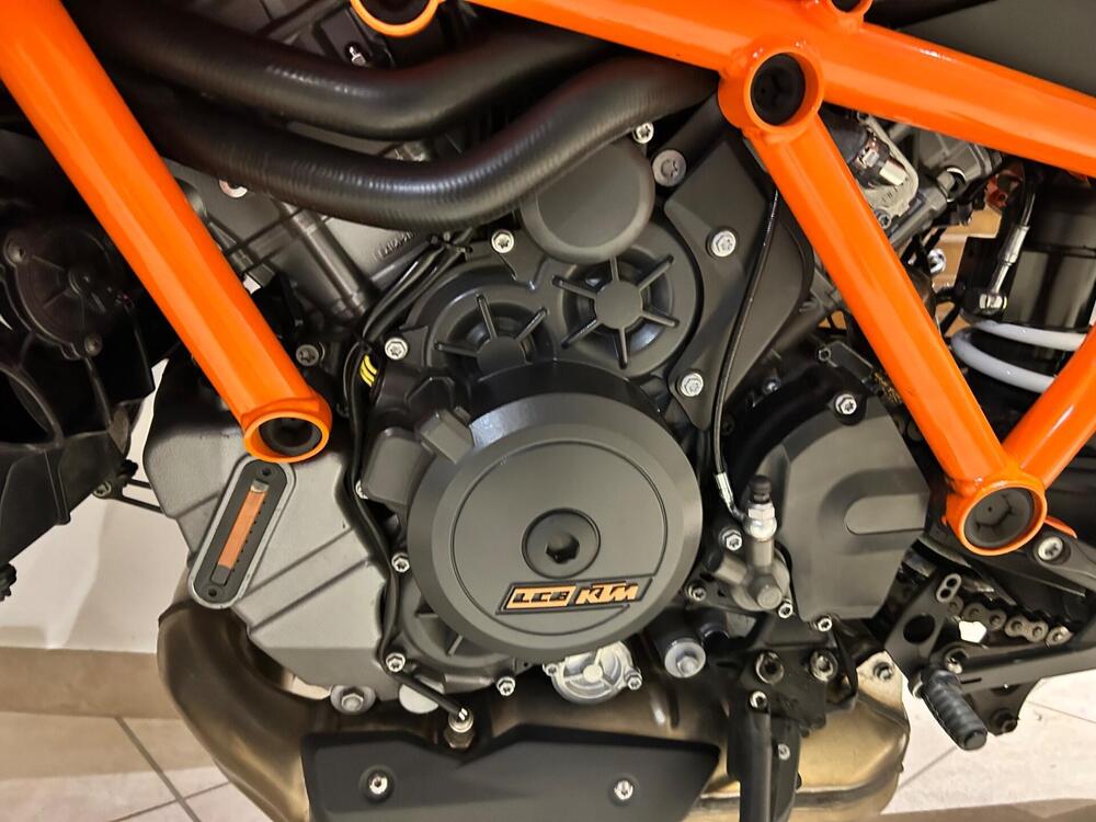 KTM 1290 Super Duke R (2022 - 23) (3)