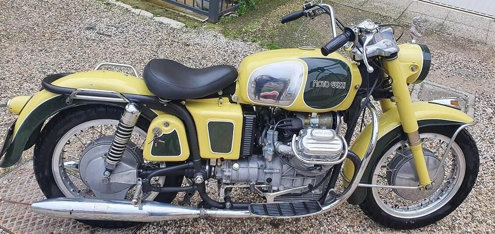 Moto Guzzi V7 700