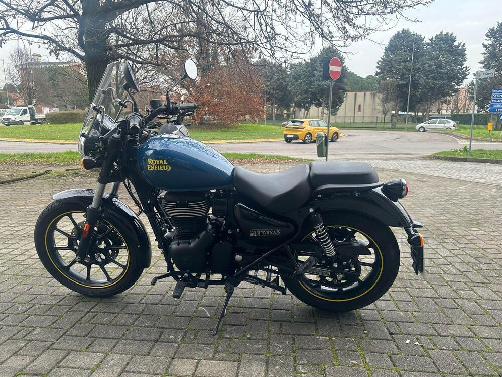 Royal Enfield Meteor 350 Fireball (2021 - 25) (3)