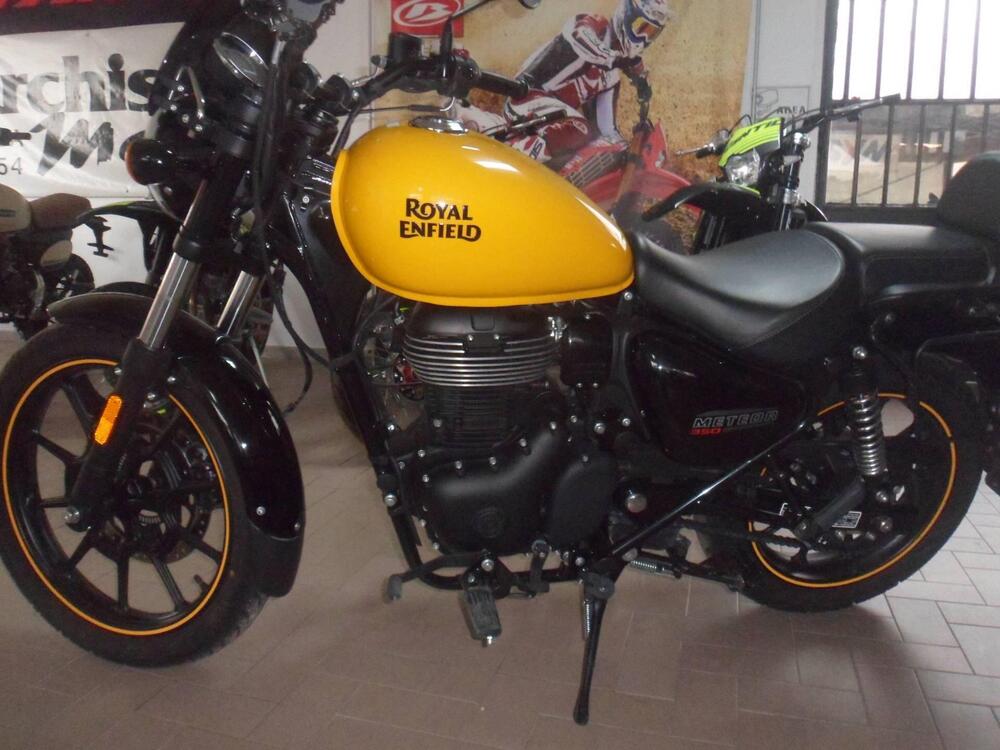 Royal Enfield Meteor 350 Fireball (2021 - 25) (3)